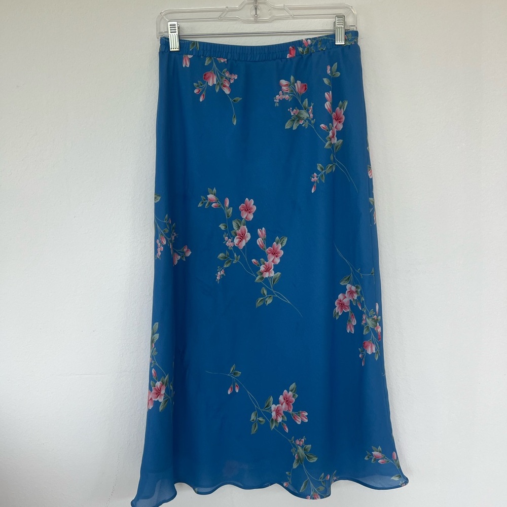 Chic Floral Midi Skirt in Blue